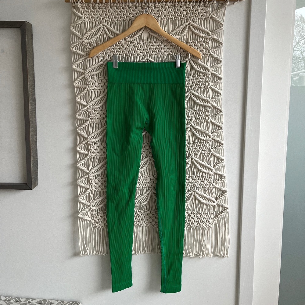 ADANOLA  Ribbed Green Ultimate Leggings  Size: S